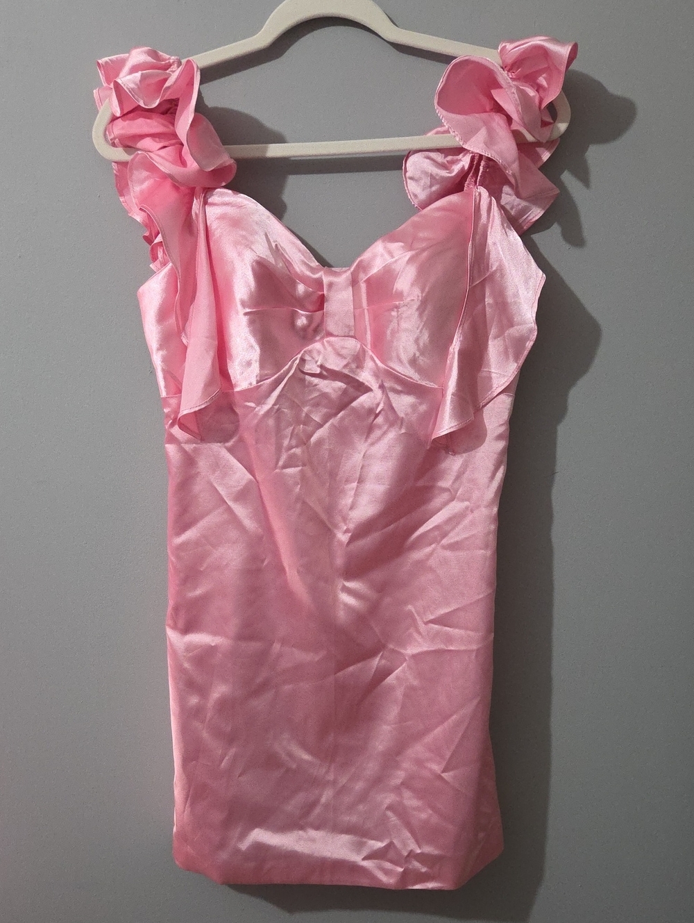 Elegant Pink Ruffle-Shoulder Prom Dress